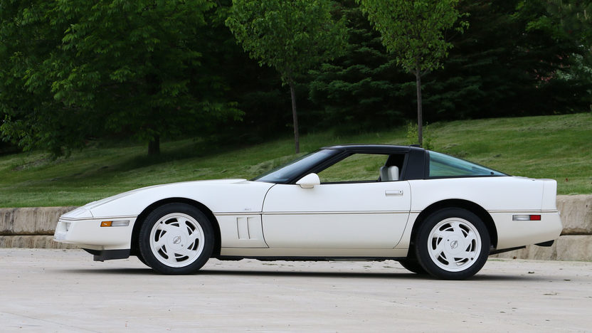 Photo of 1988 35th Anniversary Chevrolet Corvette